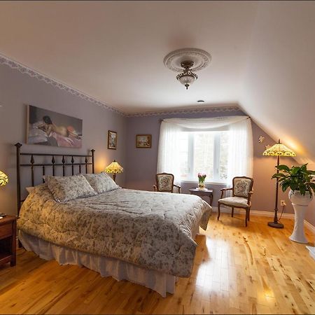 Bed and breakfast Au coeur de Saint-Sauveur-des-Monts Extérieur photo