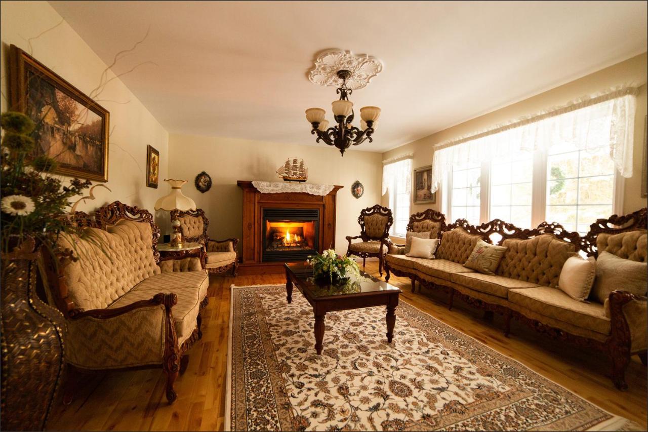 Bed and breakfast Au coeur de Saint-Sauveur-des-Monts Extérieur photo