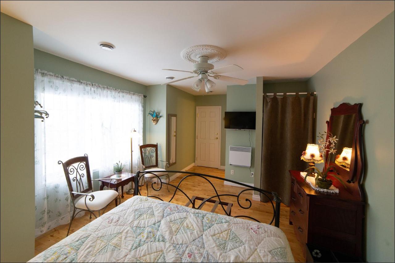 Bed and breakfast Au coeur de Saint-Sauveur-des-Monts Extérieur photo
